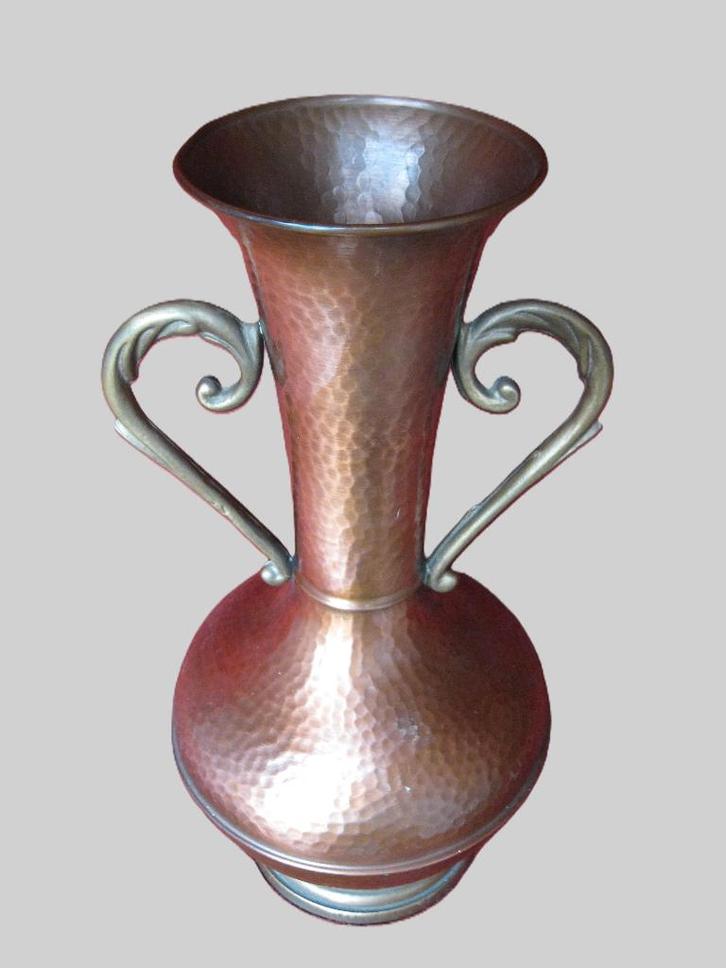 Griekse vaas in verhamerd koper, Antiek en Kunst, Antiek | Brons en Koper, Koper, Ophalen