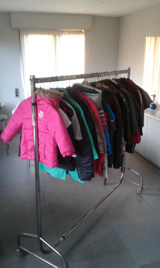 30 kinderjassen alle maten aan 5€ of 95 € voor alles, Kinderen en Baby's, Kinderkleding | Kinder-kledingpakketten, Zo goed als nieuw