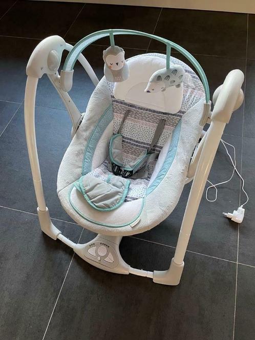Automatische schommelstoel baby, Enfants & Bébés, Relax bébé, Comme neuf, Siège de balançoire, Autres marques, Avec ceinture(s)