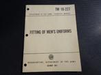 Orig. US Army gids uit 1967 over uniformen, Vietnam periode, Verzamelen, Ophalen of Verzenden, Landmacht, Boek of Tijdschrift