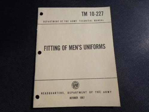 Orig. US Army gids uit 1967 over uniformen, Vietnam periode, Collections, Objets militaires | Général, Armée de terre, Enlèvement ou Envoi