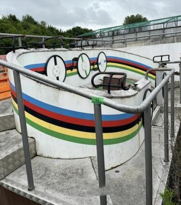 Haakarmplateau 5 meter met interactieve fietsattractie beschikbaar voor biedingen