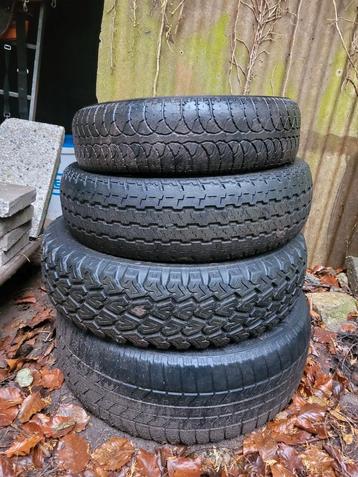 Gratis auto/tractorbanden beschikbaar voor biedingen