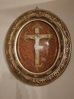 Antiek kruisbeeld achter glas, Antiek en Kunst, Ophalen