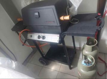Sterling gasbbq met lavastenen beschikbaar voor biedingen