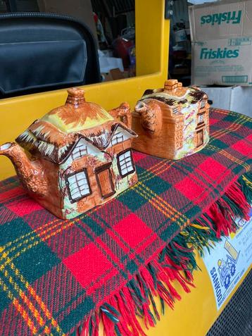 2 Engelse theepotten perfecte staat beschikbaar voor biedingen