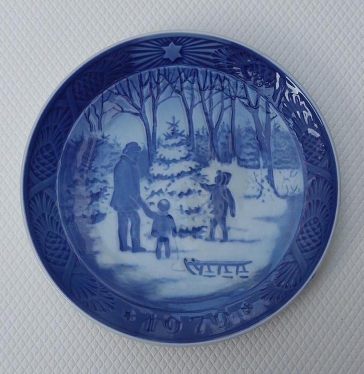 Royal Copenhagen „Christmas Plate” bordenset uit de jaren 70, Antiek en Kunst, Antiek | Porselein, Ophalen