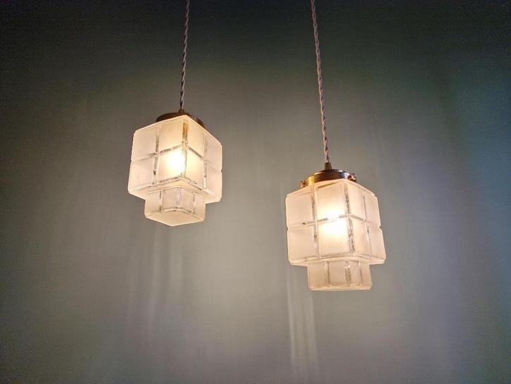Paar Skyscraper Art Deco hangers in gesatineerd glas, Antiek en Kunst, Antiek | Verlichting, Ophalen of Verzenden