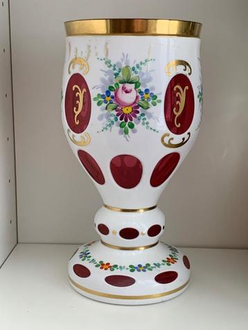 vase en cristal overlay opaline décor floral rose blanc or