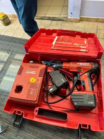 Schroefmachine Hilti beschikbaar voor biedingen