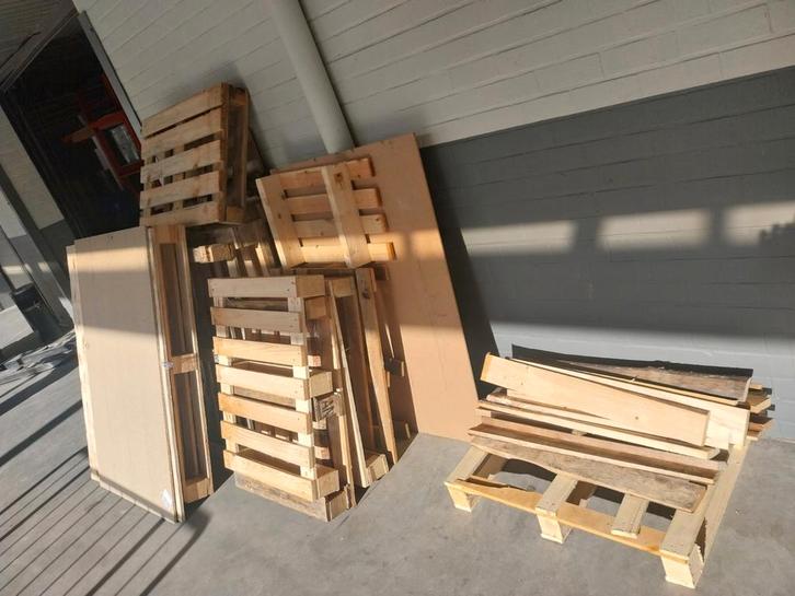 Schaarbeek. pallets en planken om te doneren, Doe-het-zelf en Bouw, Hout en Planken, Gebruikt, Ophalen