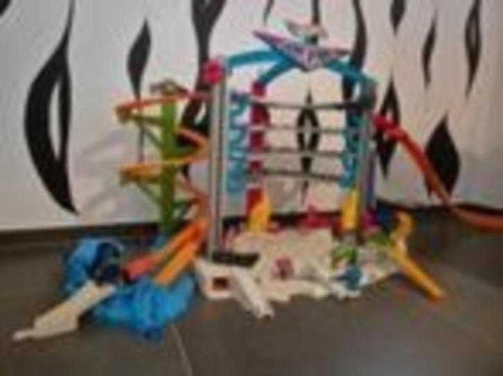 Grote garage hotwheels met haai, Kinderen en Baby's, Speelgoed | Racebanen, Zo goed als nieuw, Handmatig, Hot Wheels, Ophalen