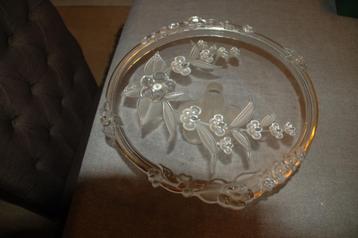taartenstaander in glas , zeer mooi, nooit gebruikt  ! beschikbaar voor biedingen