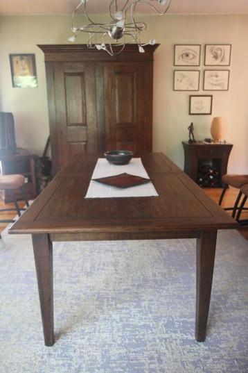 Zeer mooie tafel uitschuifbaar beschikbaar voor biedingen