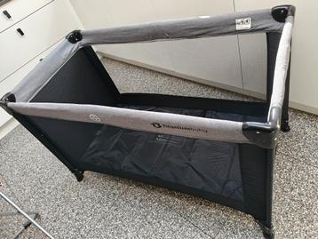 Titaniumbaby Reisbedje – In goede staat! Met matras  beschikbaar voor biedingen