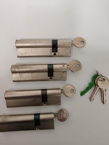 4 Iseo cilindersloten (dezelfde sleutels/7stuks)
