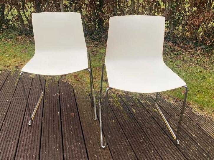 ARPER catifa 46 wit - set van 2, Maison & Meubles, Chaises, Utilisé, Deux, Synthétique, Métal, Blanc, Enlèvement