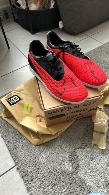 Gesigneerde schoenen Matthijs de ligt  beschikbaar voor biedingen