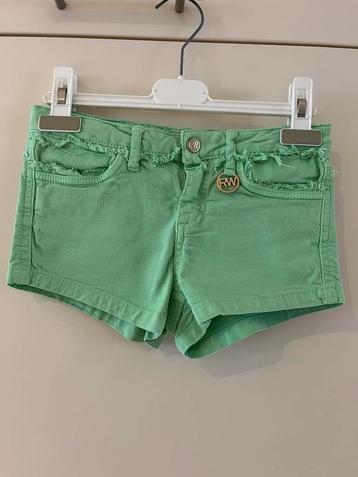 Groene short, River Woods, maat 8 beschikbaar voor biedingen