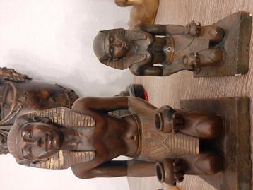 2 Egyptische beeltjes  beschikbaar voor biedingen