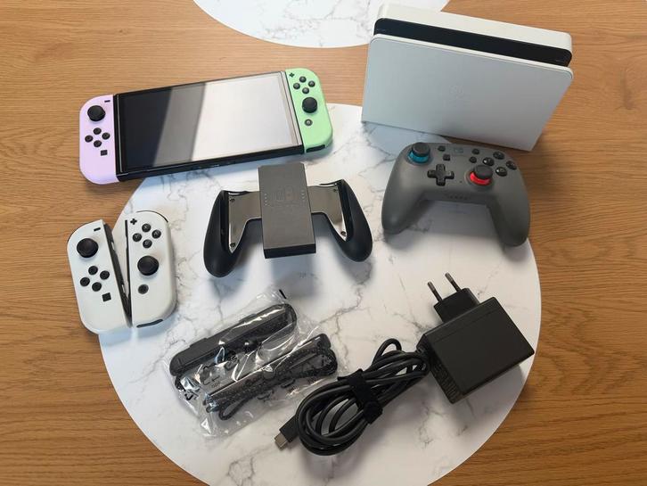 Nintendo Switch Oled, Games en Spelcomputers, Spelcomputers | Nintendo Switch, Gebruikt, Switch OLED, Met 2 controllers, Ophalen