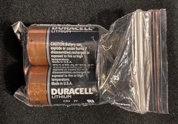 2 piles duracell  lithium CR2 3V NEUVES beschikbaar voor biedingen