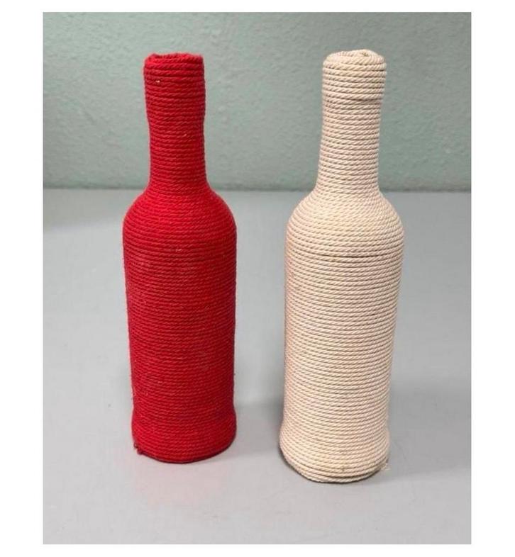 2x deco decoratie vaas flesjes bierfles met wol touw vazen, Antiek en Kunst, Curiosa en Brocante, Ophalen of Verzenden