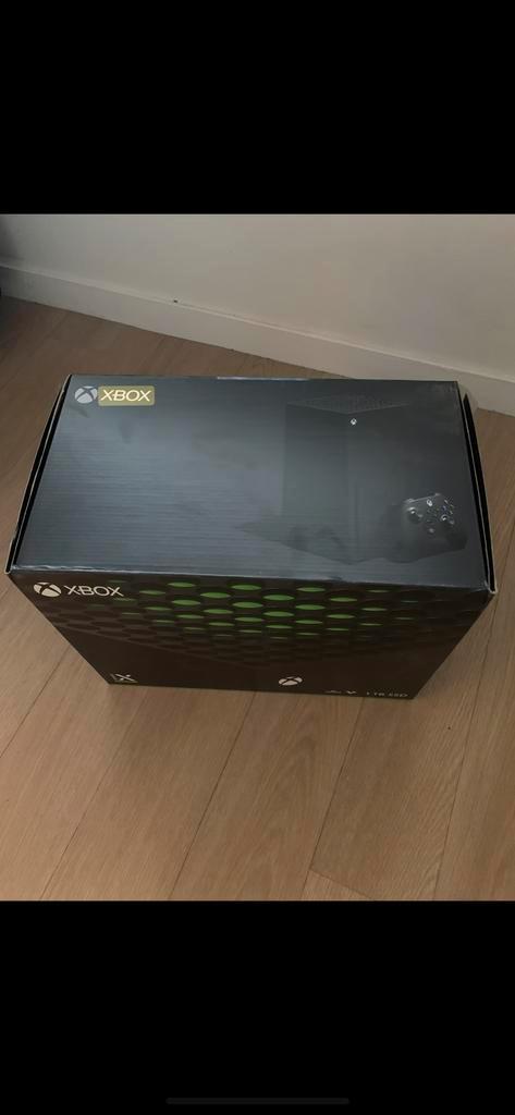 Xbox serie X  2 manettes + accesoires + 3 jeux, Games en Spelcomputers, Spelcomputers | Xbox Series X en S, Zo goed als nieuw