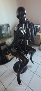 Mannequin femme assise noir brillant, Articles professionnels, Aménagement de Bureau & Magasin | Pièces, Enlèvement