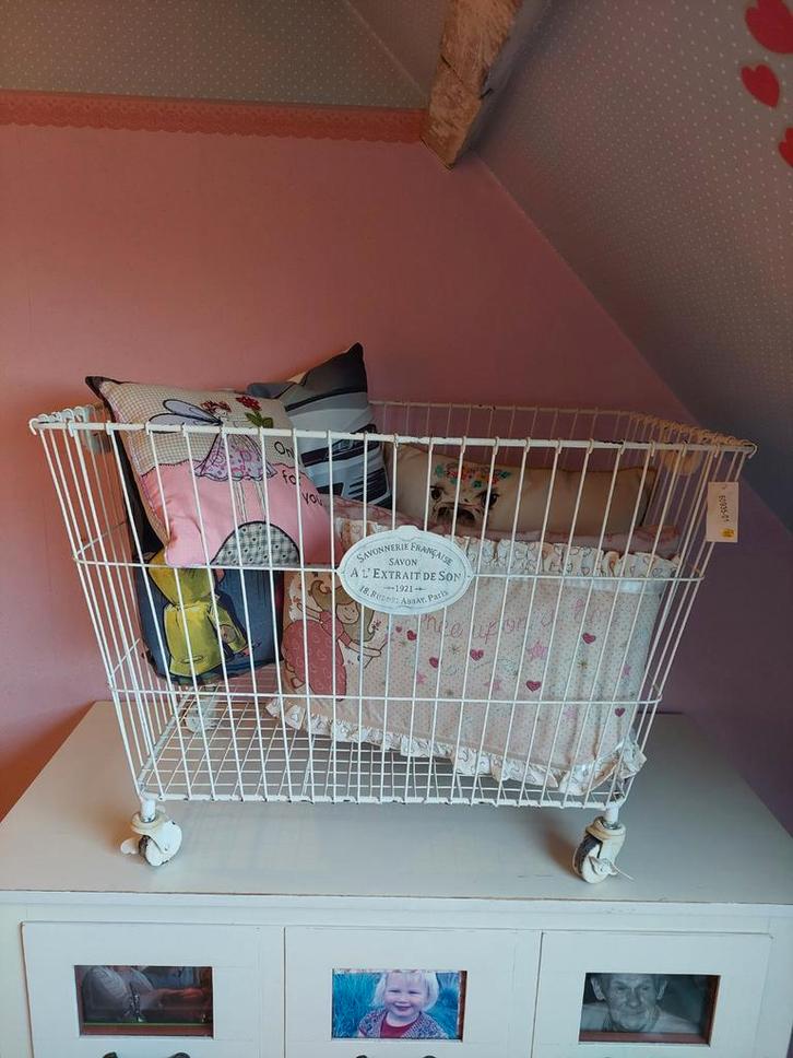 Nieuwe metalen mand op wielen, industriële look, Huis en Inrichting, Overige Huis en Inrichting, Ophalen of Verzenden