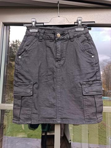 Zwarte cargorok  beschikbaar voor biedingen