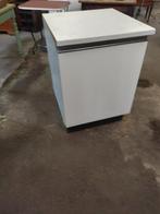 Formica kast met schuiflade., Enlèvement, Utilisé