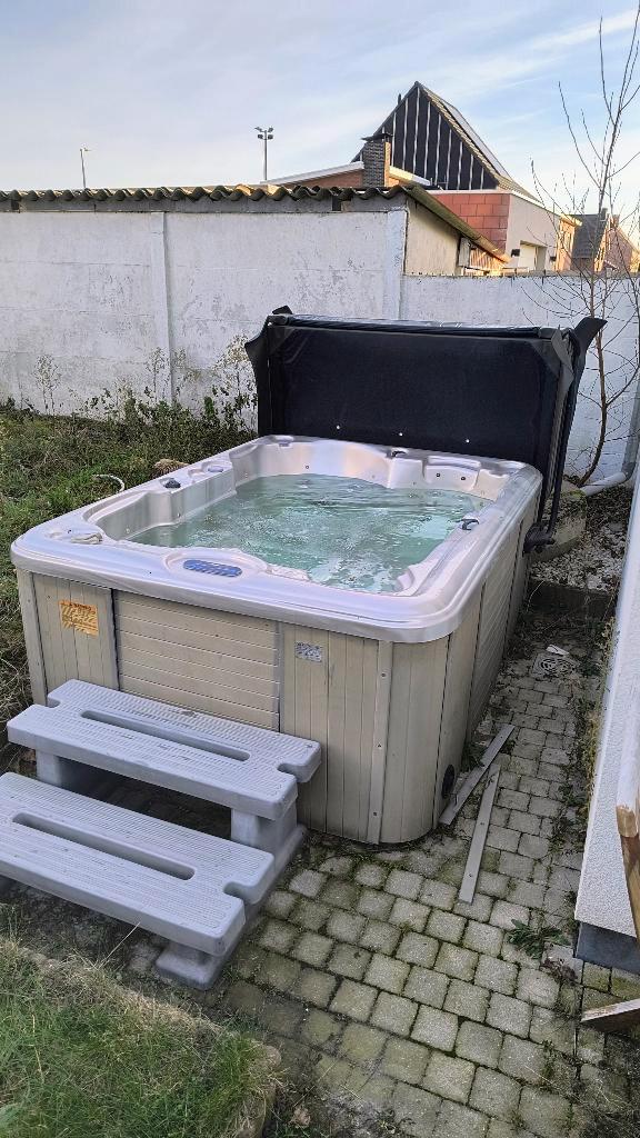 Jacuzzi Bubbelkoning Waikiki – 3-pers – 29 jets – Topstaat, Tuin en Terras, Bubbelbaden en Hottubs, Zo goed als nieuw, Vast, Afdekzeil