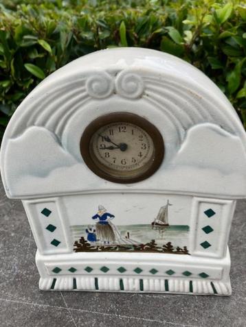 ART DECO MAJOLICA WASMUEL SCHOUWGARNITUUR beschikbaar voor biedingen