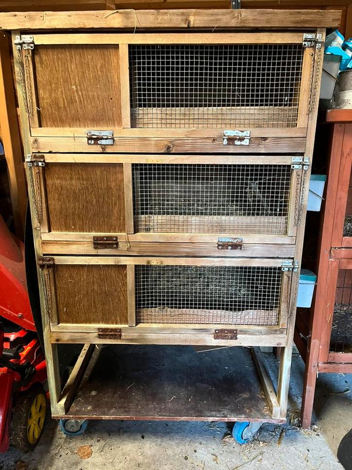 Drie flats-konijnenhok op wielen, Dieren en Toebehoren, Knaagdieren en Konijnen | Hokken en Kooien, Zo goed als nieuw, Hok, Ophalen