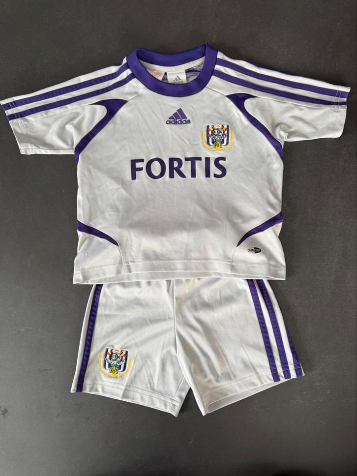 Kinder voetbalset RSC Anderlecht ‘07-‘08 (shirt + short), Sport en Fitness, Voetbal, Zo goed als nieuw, Shirt, Ophalen of Verzenden