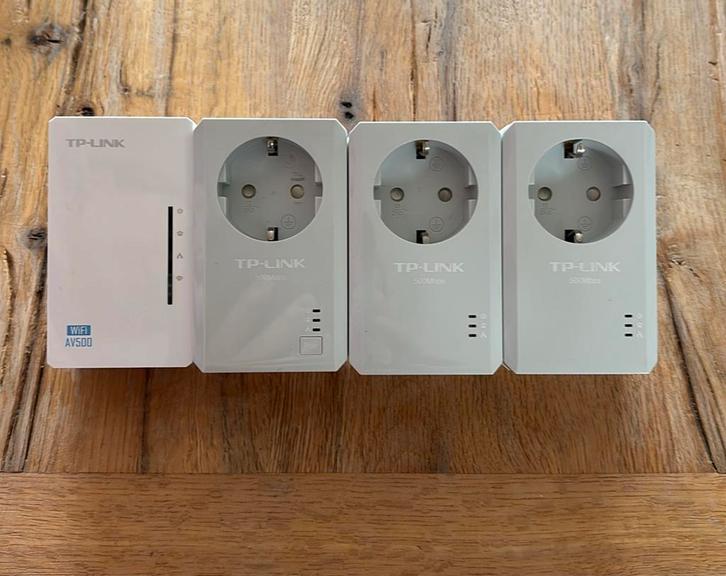 TP-Link Powerline AV500 set (4 adapters) incl.wifi & stopcon, Computers en Software, WiFi-versterkers, Zo goed als nieuw, Ophalen