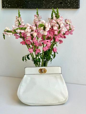 Delvaux witte clutch beschikbaar voor biedingen
