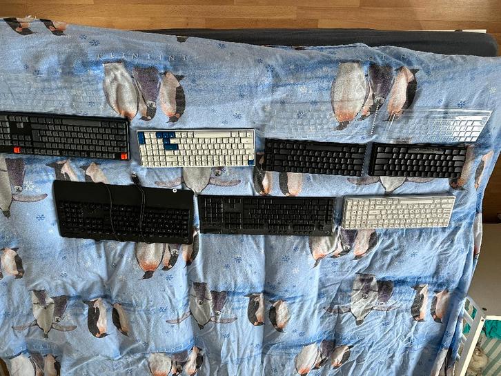 Lot de claviers, Informatique & Logiciels, Claviers, Comme neuf, Azerty, Ergonomique, Clavier gamer, Touches multimédia, Enlèvement