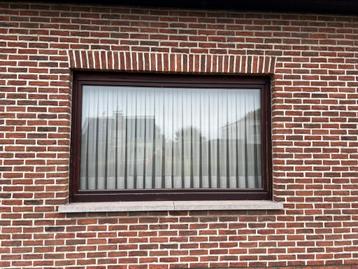 Houten raam (+ evt rolluik) - al uitgebroken beschikbaar voor biedingen