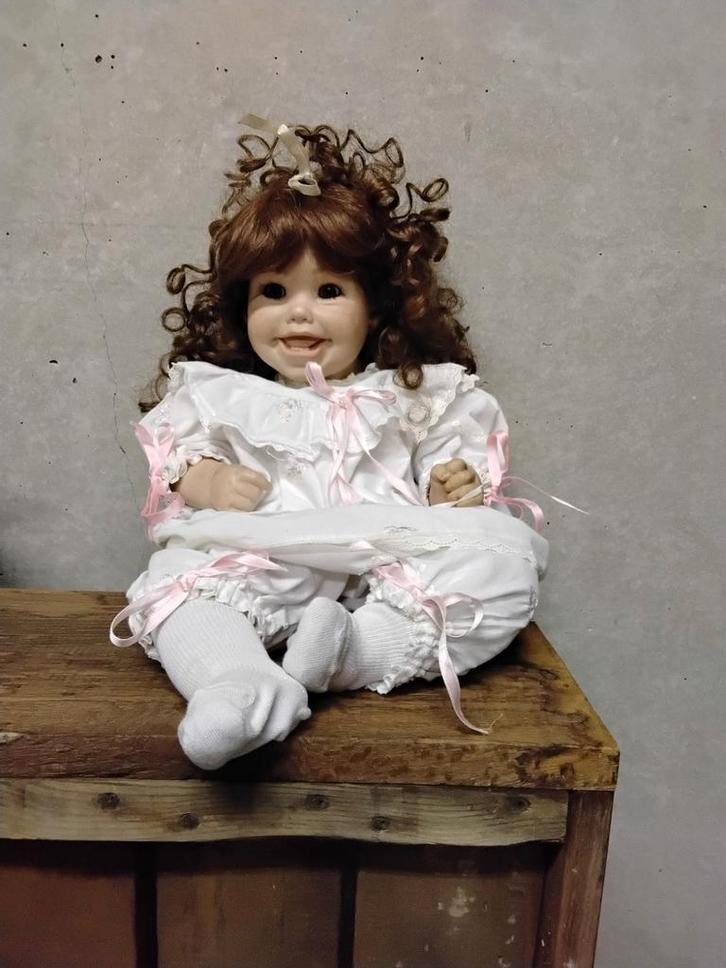 Decoratieve Porseleinen pop, Verzamelen, Beelden en Beeldjes, Ophalen of Verzenden