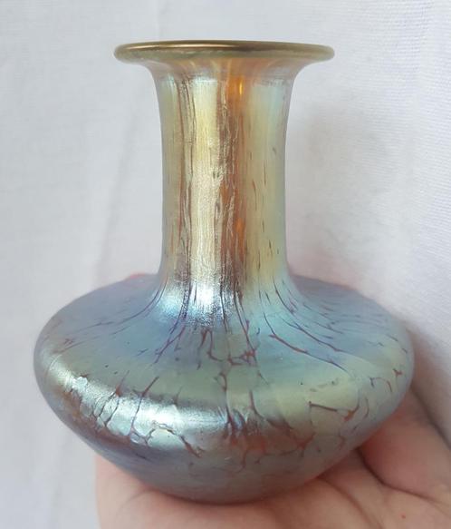LOETZ - Prachtige iriserende vaas uit 1900 - Candia Butterfl, Antiek en Kunst, Antiek | Glaswerk en Kristal, Verzenden