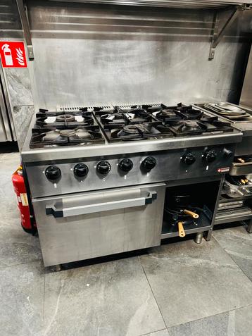 Gasfornuis met 6 branders op gasoven GN 2/1 en neutrale beschikbaar voor biedingen