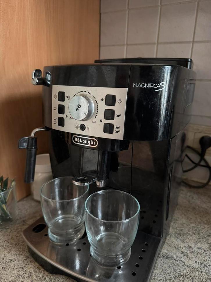 MACHINE EXPRESSO FULL AUTOMATIQUE DELONGHI MAGNIFICA S, Elektronische apparatuur, Koffiezetapparaten, Gebruikt, Gemalen koffie