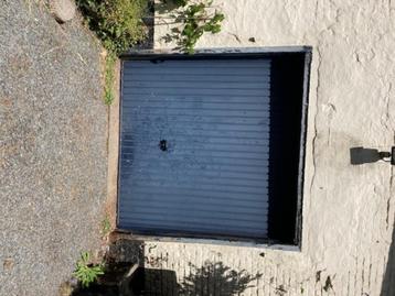 Gratis garagepoort  beschikbaar voor biedingen