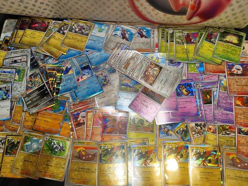 Pokémon surging sparks, Hobby en Vrije tijd, Verzamelkaartspellen | Pokémon, Nieuw, Ophalen of Verzenden