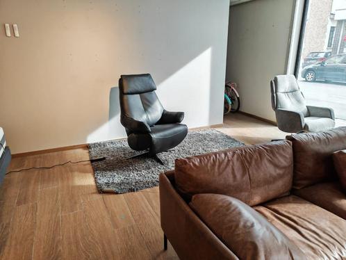 Elektrische relaxzetel | 399 euro (leder & outletprijs), Huis en Inrichting, Fauteuils, Nieuw, Leer, 50 tot 75 cm, Minder dan 75 cm