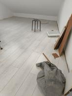 Parquet stratifié 8mm plus sous couche, Bricolage & Construction, Neuf