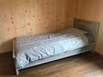 Bed + nachtkastje, Grijs, 90 cm, Eenpersoons, Zo goed als nieuw