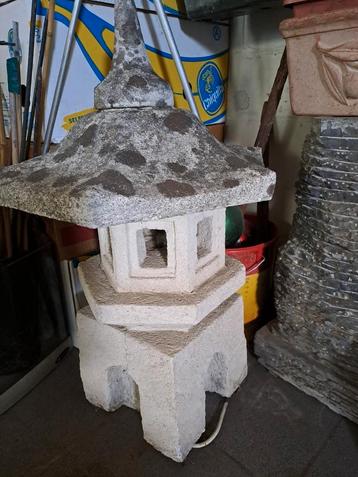 Betonnen Japanse Pagode beschikbaar voor biedingen